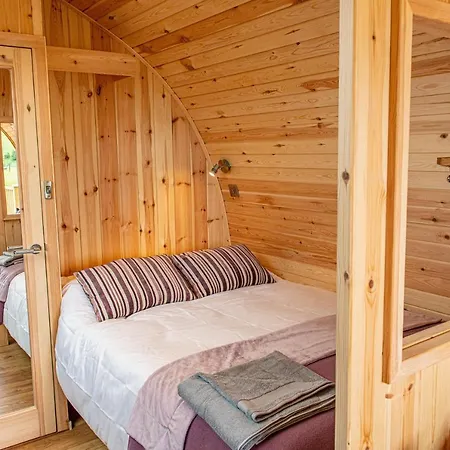 Апартаменты Farragon Luxury Glamping Pod With Hot Tub & Pet Friendly At Pitilie Pods Аберфелди Экстерьер фото