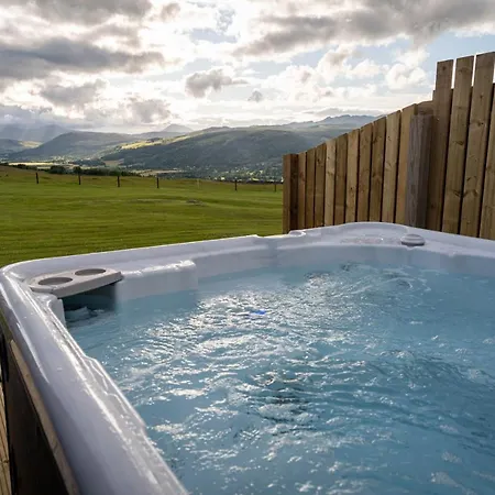 Апартаменты Farragon Luxury Glamping Pod With Hot Tub & Pet Friendly At Pitilie Pods Аберфелди Экстерьер фото